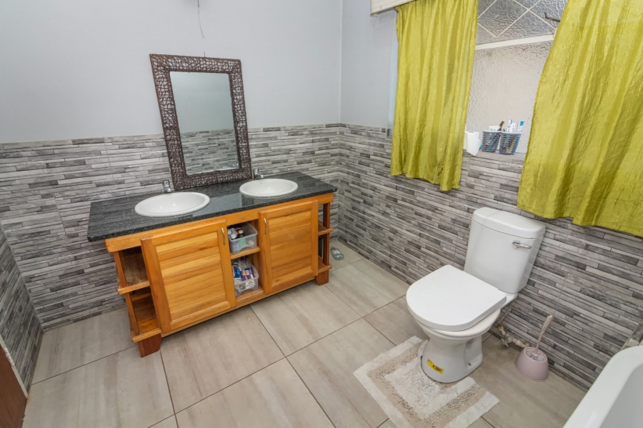 3 Bedroom Property for Sale in Uitsig Free State